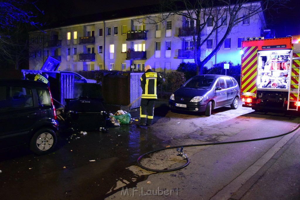 Erneut Muelltonnenbraende Koeln Vingst Ansbacherstr P09.JPG - Miklos Laubert